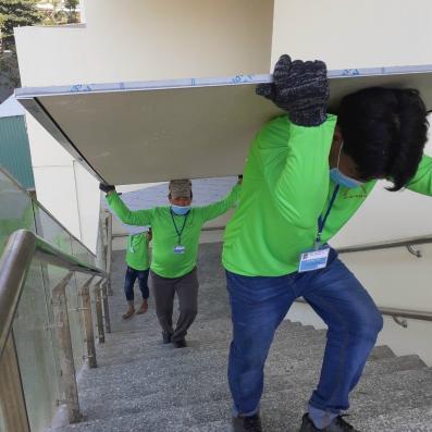 Bốc xếp tại KCN Đông Nam