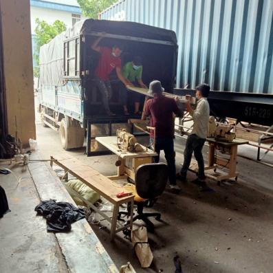 Bốc xếp hàng hóa tại Tân Trụ Long An